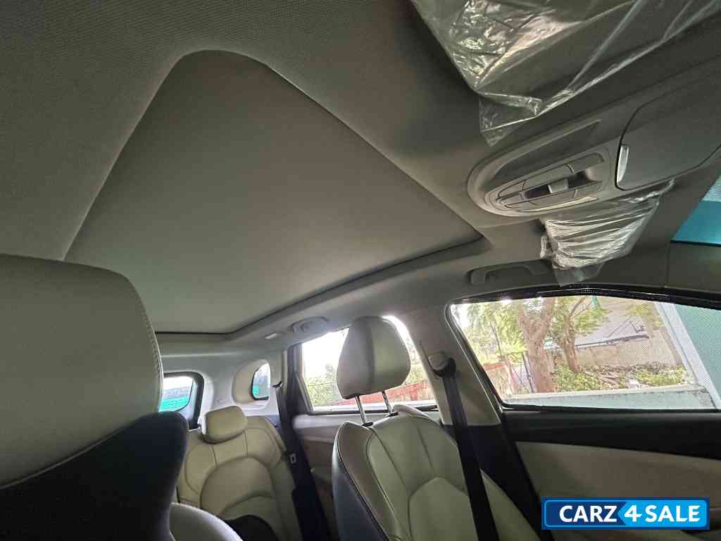 White MG Hector Sharp 1.5 Turbo CVT Automatic