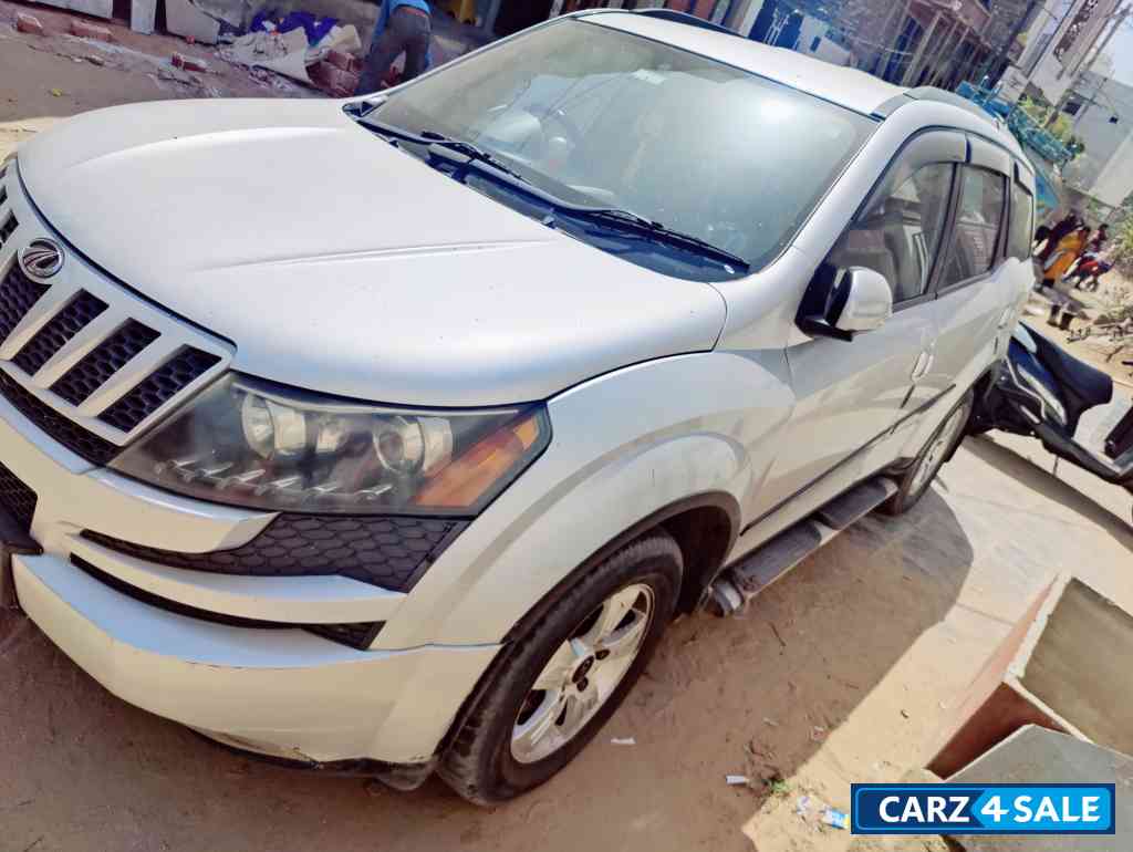 Mahindra XUV 500 W8 FWD