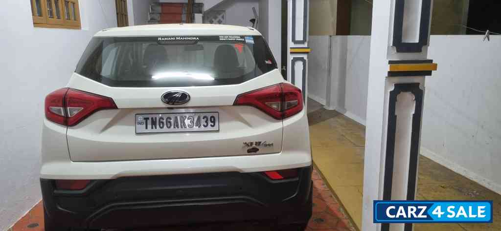 Pearl White Mahindra XUV300 W4 Petrol MT