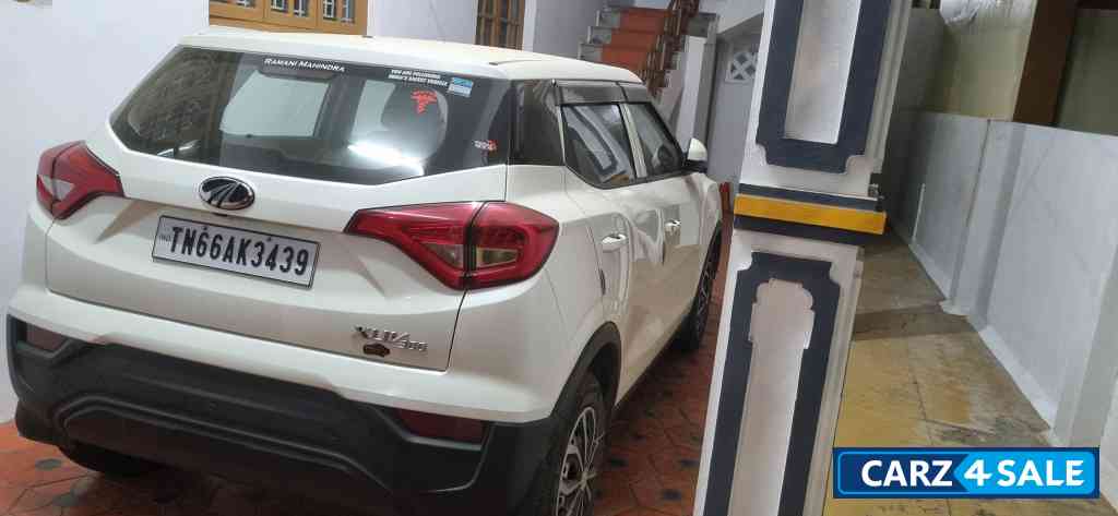 Pearl White Mahindra XUV300 W4 Petrol MT