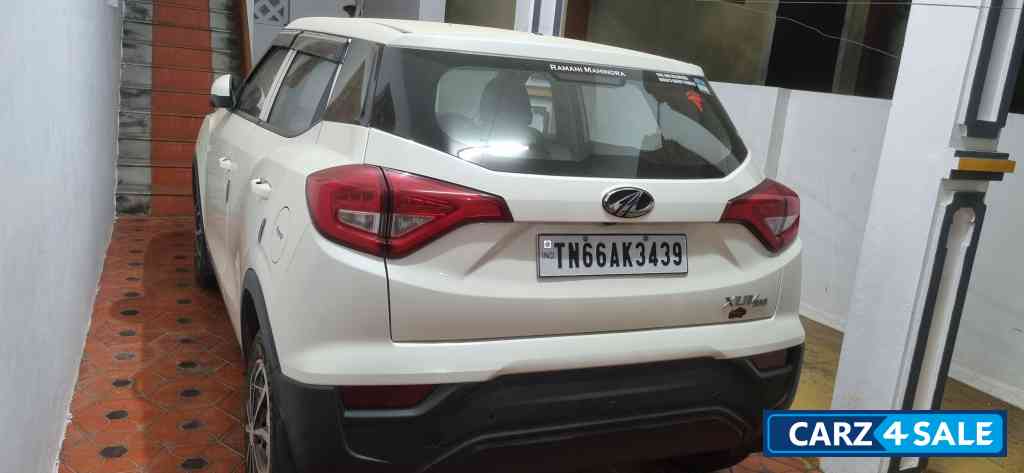 Pearl White Mahindra XUV300 W4 Petrol MT