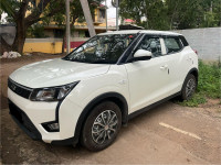 Pearl White Mahindra XUV300 W4 Petrol MT