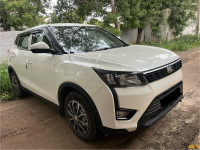 Pearl White Mahindra XUV300 W4 Petrol MT
