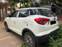 Pearl White Mahindra XUV300 W4 Petrol MT