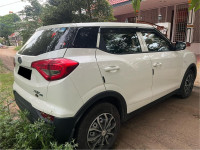 Pearl White Mahindra XUV300 W4 Petrol MT