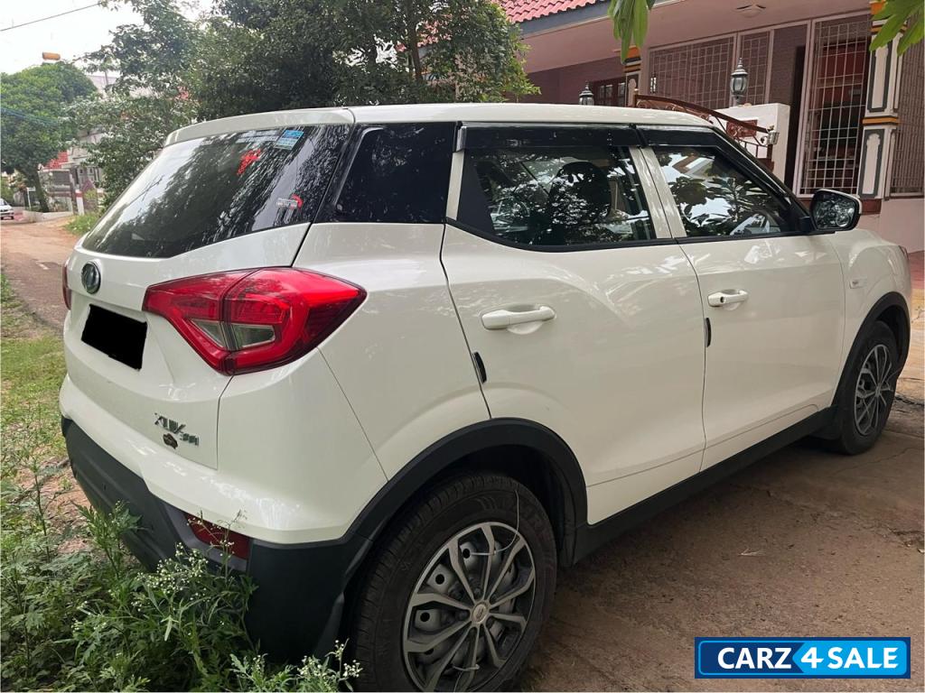 Pearl White Mahindra XUV300 W4 Petrol MT