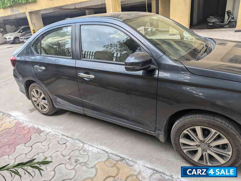 Honda Amaze VX CVT
