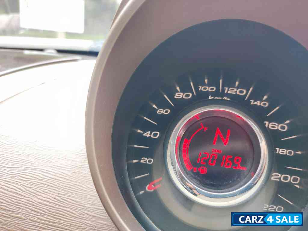 Mahindra XUV 500 W6 2WD