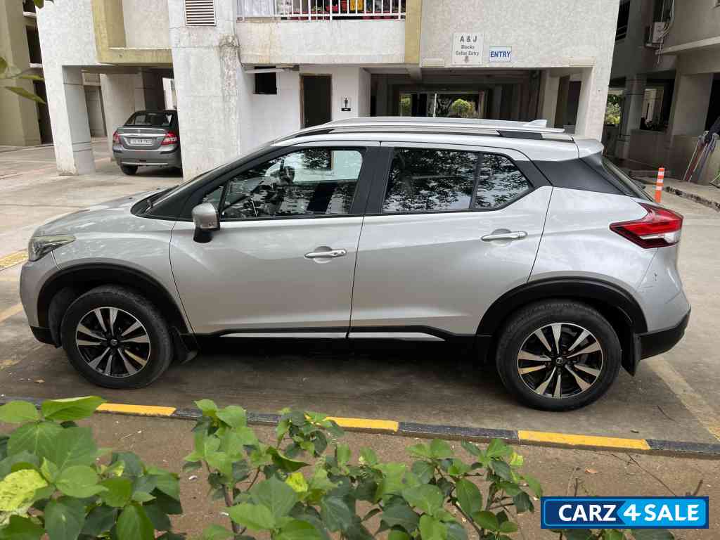 Silver Nissan Kicks XV premium Diesel