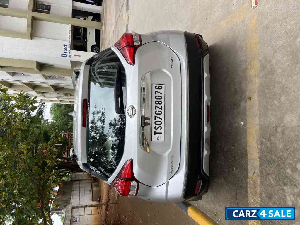 Silver Nissan Kicks XV premium Diesel