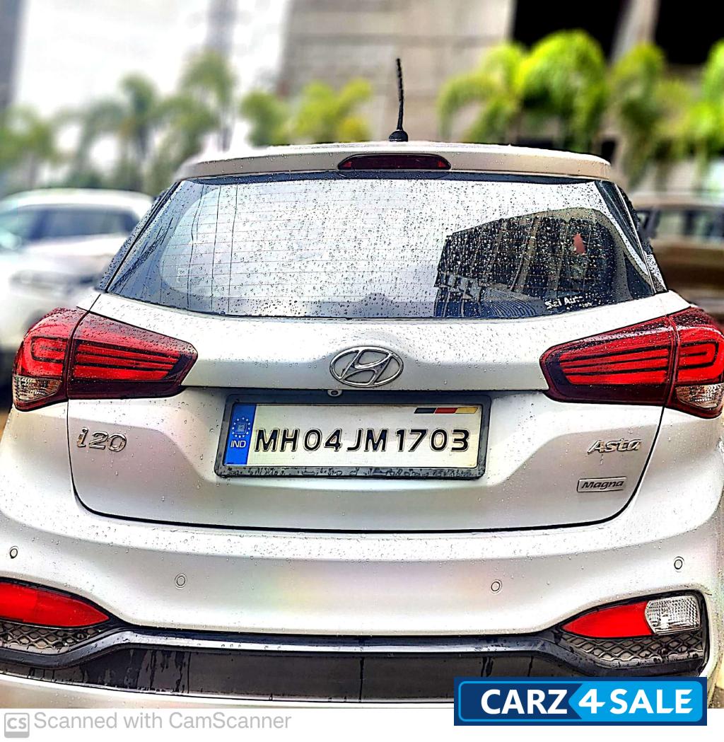 Silver Hyundai Elite i20 Asta