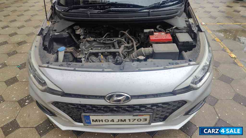 Silver Hyundai Elite i20 Asta