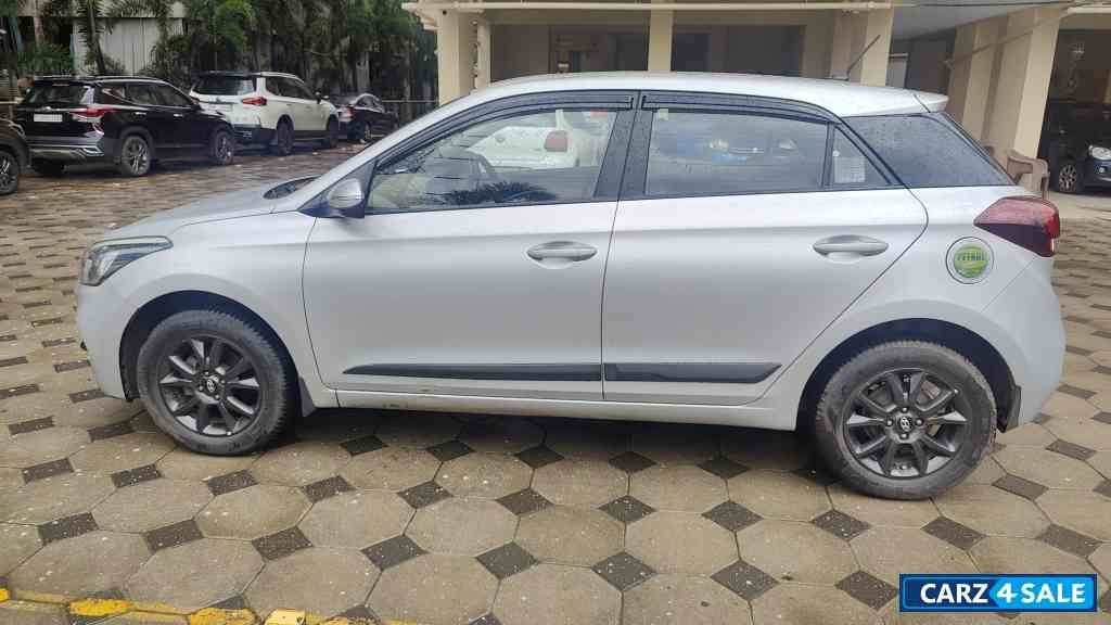 Silver Hyundai Elite i20 Asta