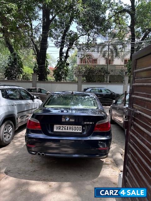 Blue BMW 5-Series 525i Blue BMW 5-Series 525i