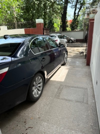 Blue BMW 5-Series 525i