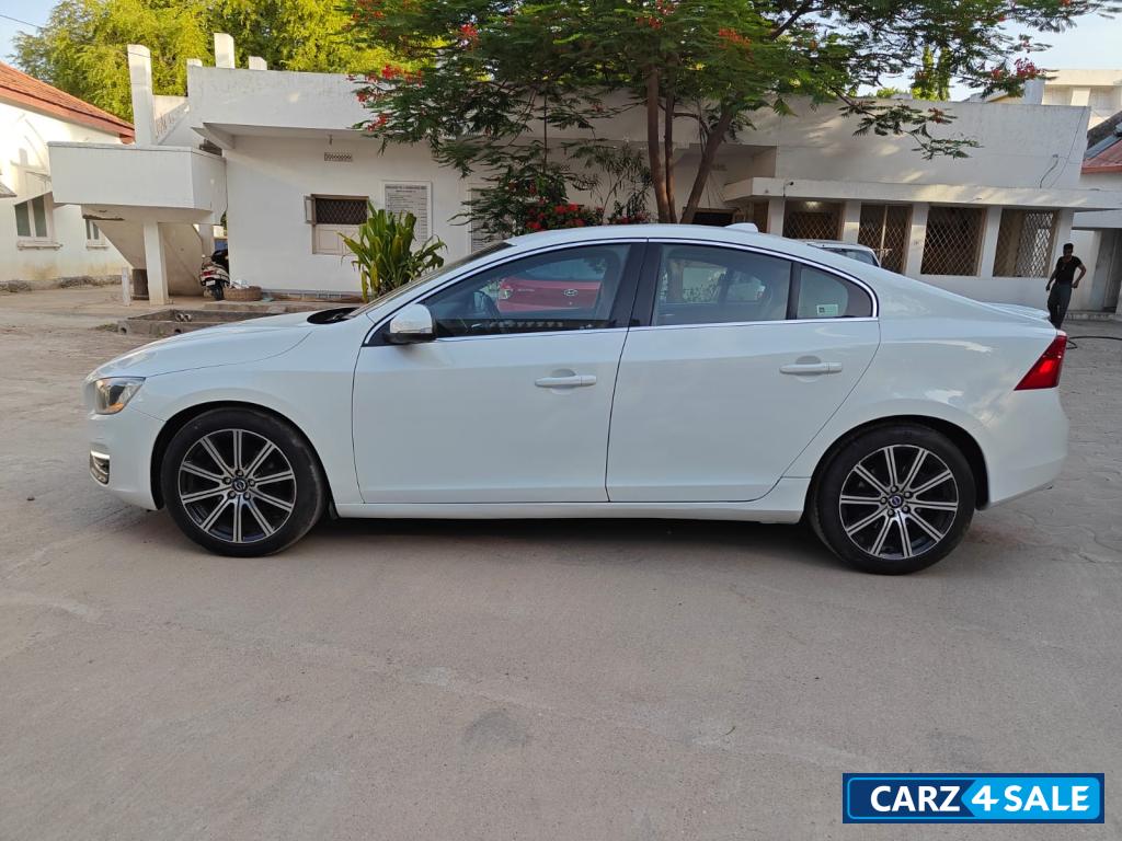 White & Black Volvo S60 D5 White & Black Volvo S60 D5