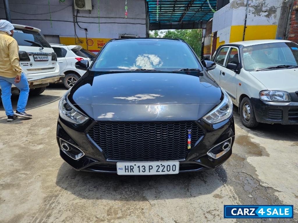 Phantom Black Hyundai Verna 1.6 CRDI SX(O)