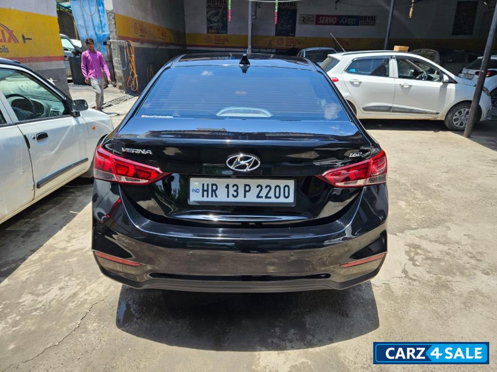 Phantom Black Hyundai Verna 1.6 CRDI SX(O)