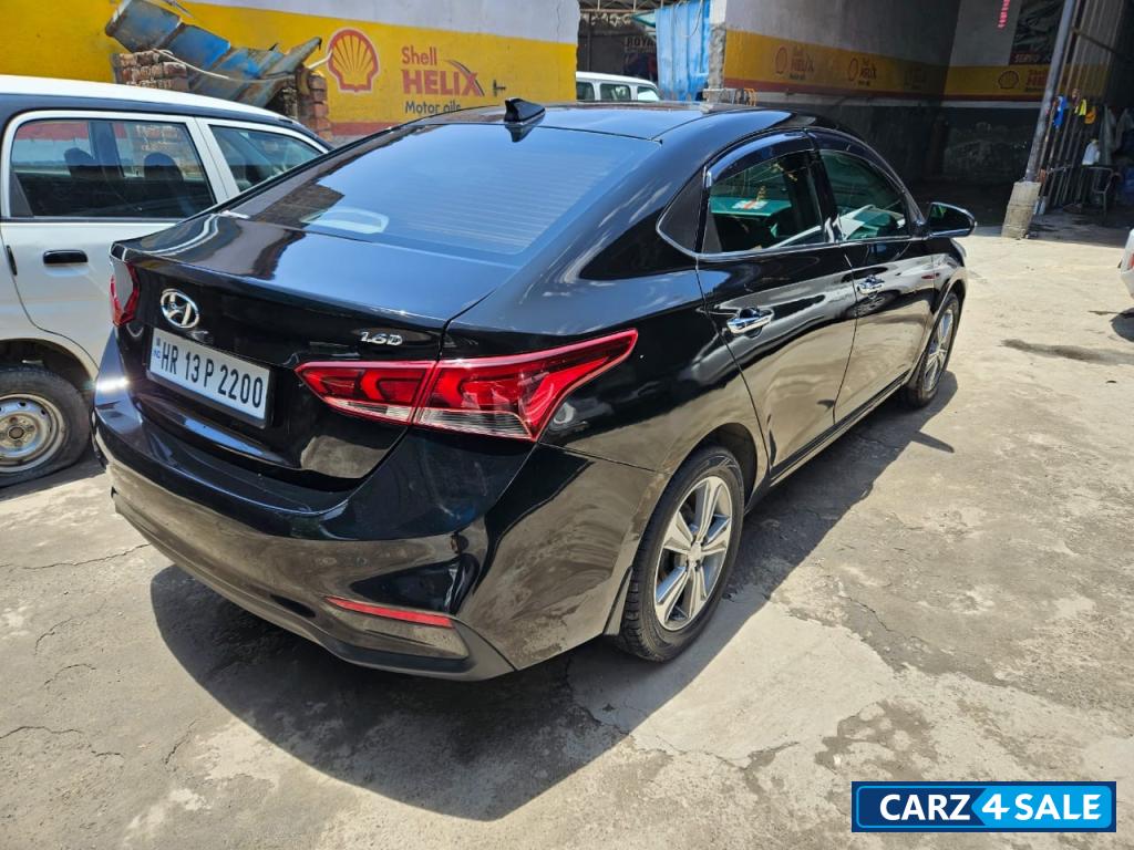 Phantom Black Hyundai Verna 1.6 CRDI SX(O)