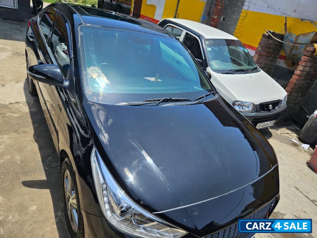 Phantom Black Hyundai Verna 1.6 CRDI SX(O)