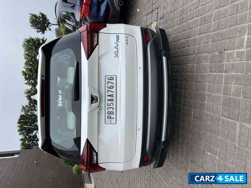White Mahindra XUV700 Top model