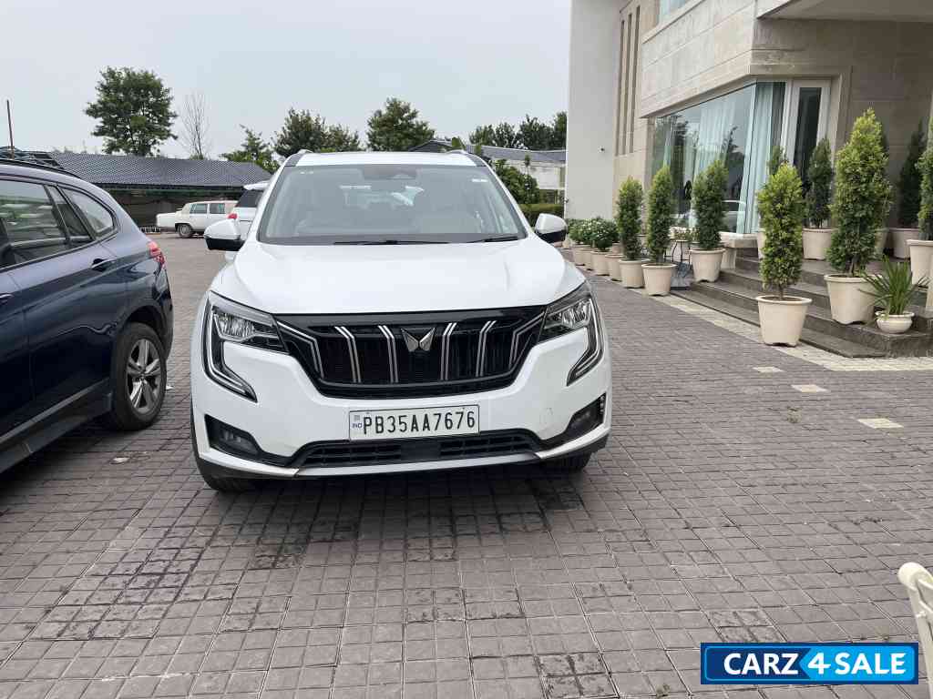 White Mahindra XUV700 Top model