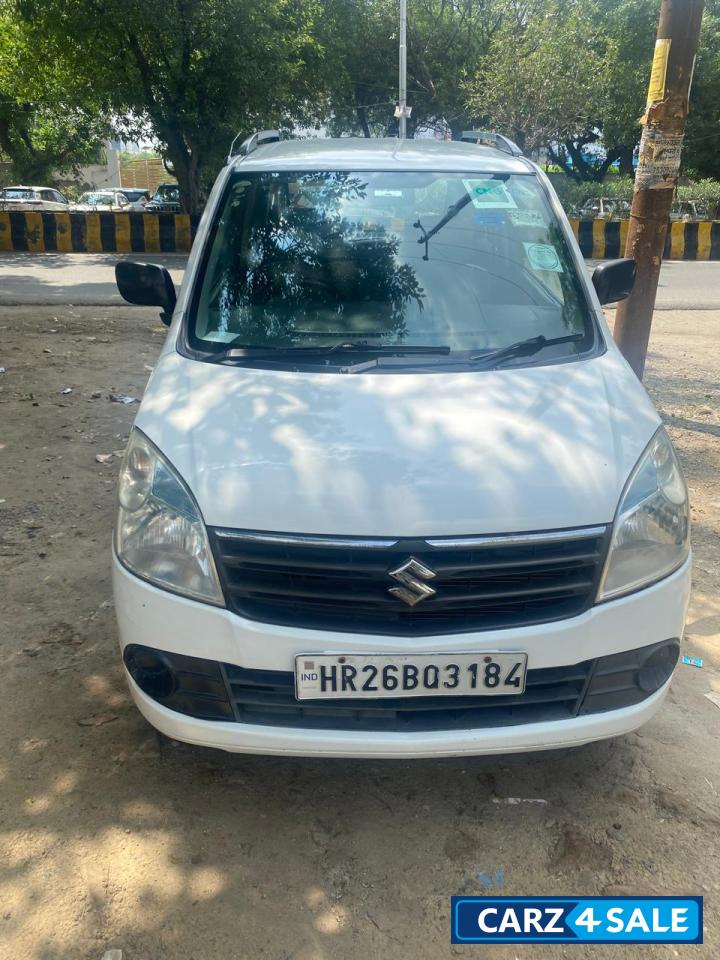 White Maruti Suzuki Wagon R CNG LXI