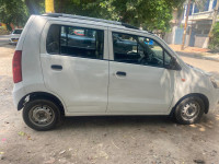 White Maruti Suzuki Wagon R CNG LXI