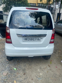 White Maruti Suzuki Wagon R CNG LXI