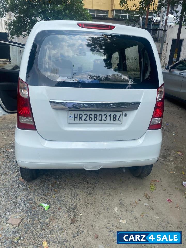 White Maruti Suzuki Wagon R CNG LXI