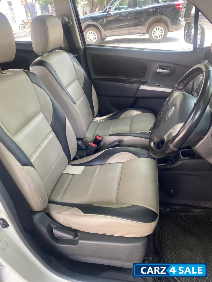 White Maruti Suzuki Wagon R CNG LXI