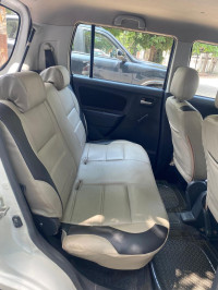 White Maruti Suzuki Wagon R CNG LXI