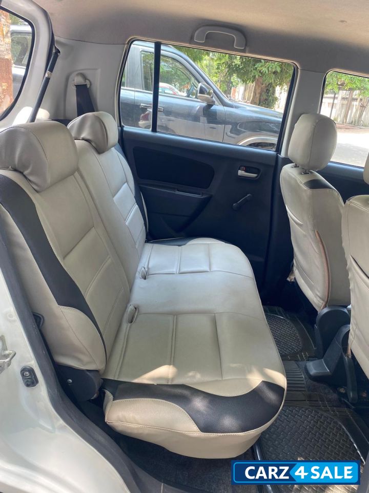 White Maruti Suzuki Wagon R CNG LXI