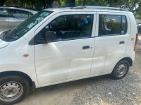 White Maruti Suzuki Wagon R CNG LXI