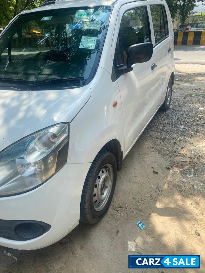 White Maruti Suzuki Wagon R CNG LXI