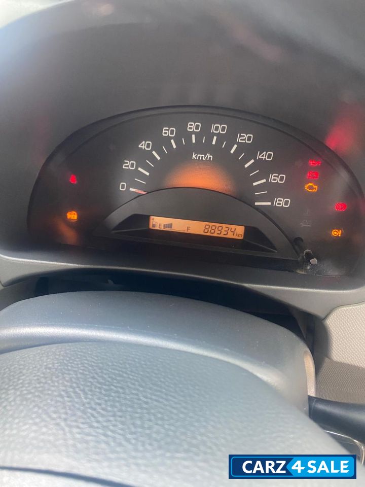 White Maruti Suzuki Wagon R CNG LXI