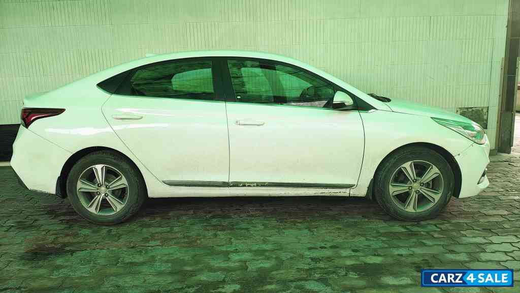 Hyundai Verna Sx+AT