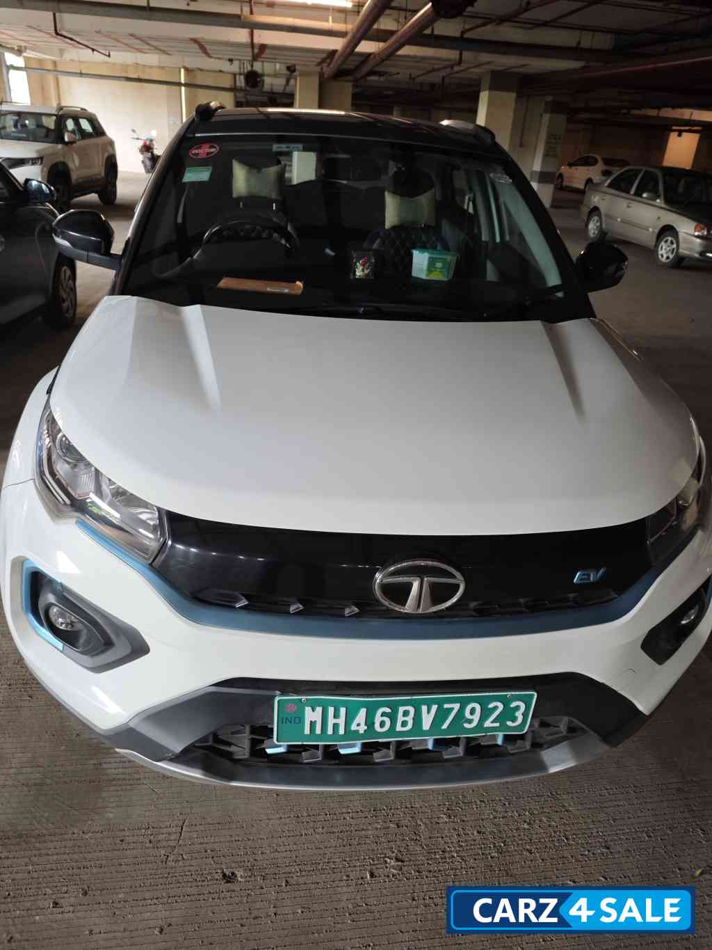 Glacier White Tata Nexon EV