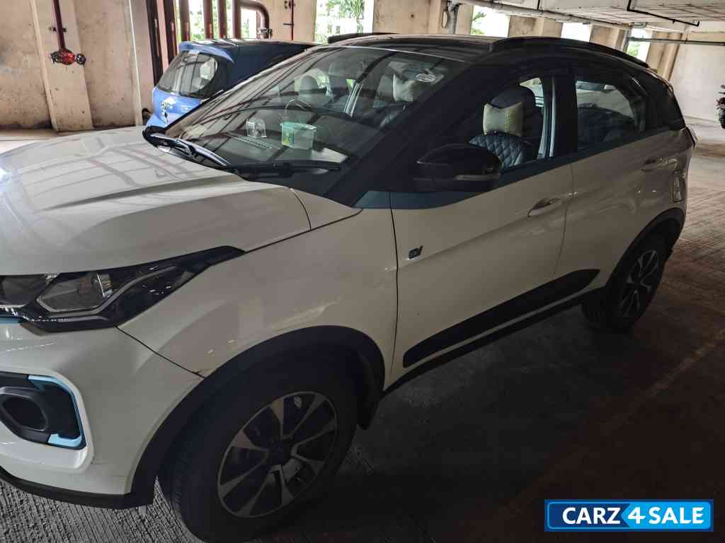 Glacier White Tata Nexon EV