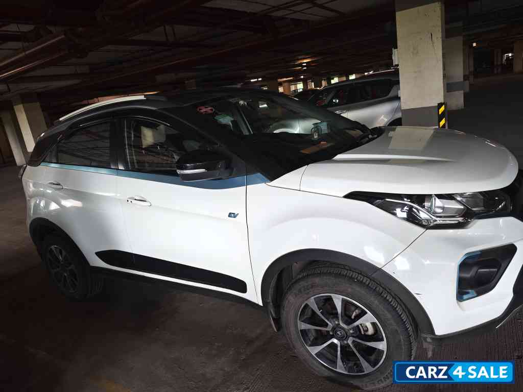 Glacier White Tata Nexon EV