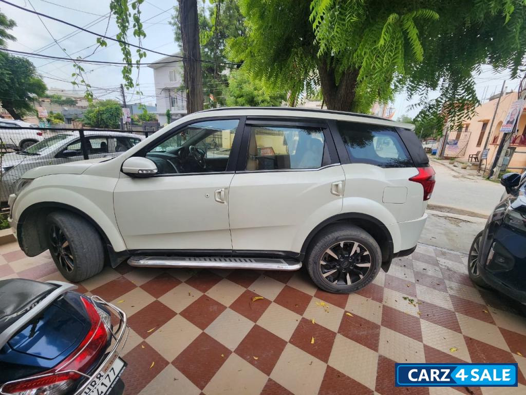 Pearl White Mahindra XUV 500 w11 optional