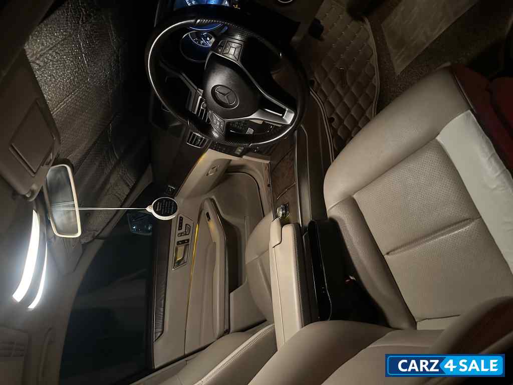 Pol White Mercedes-Benz E-Class E 250CDI