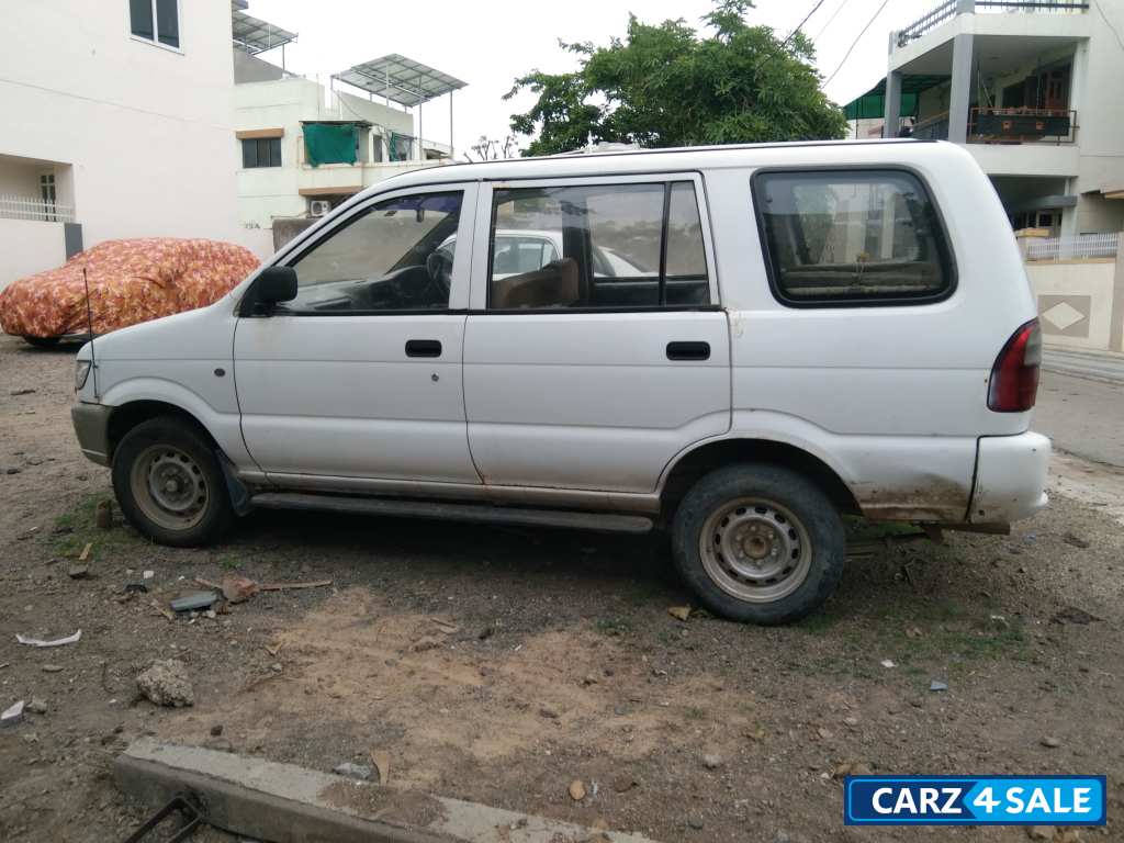 White Chevrolet Tavera Bs 3 10