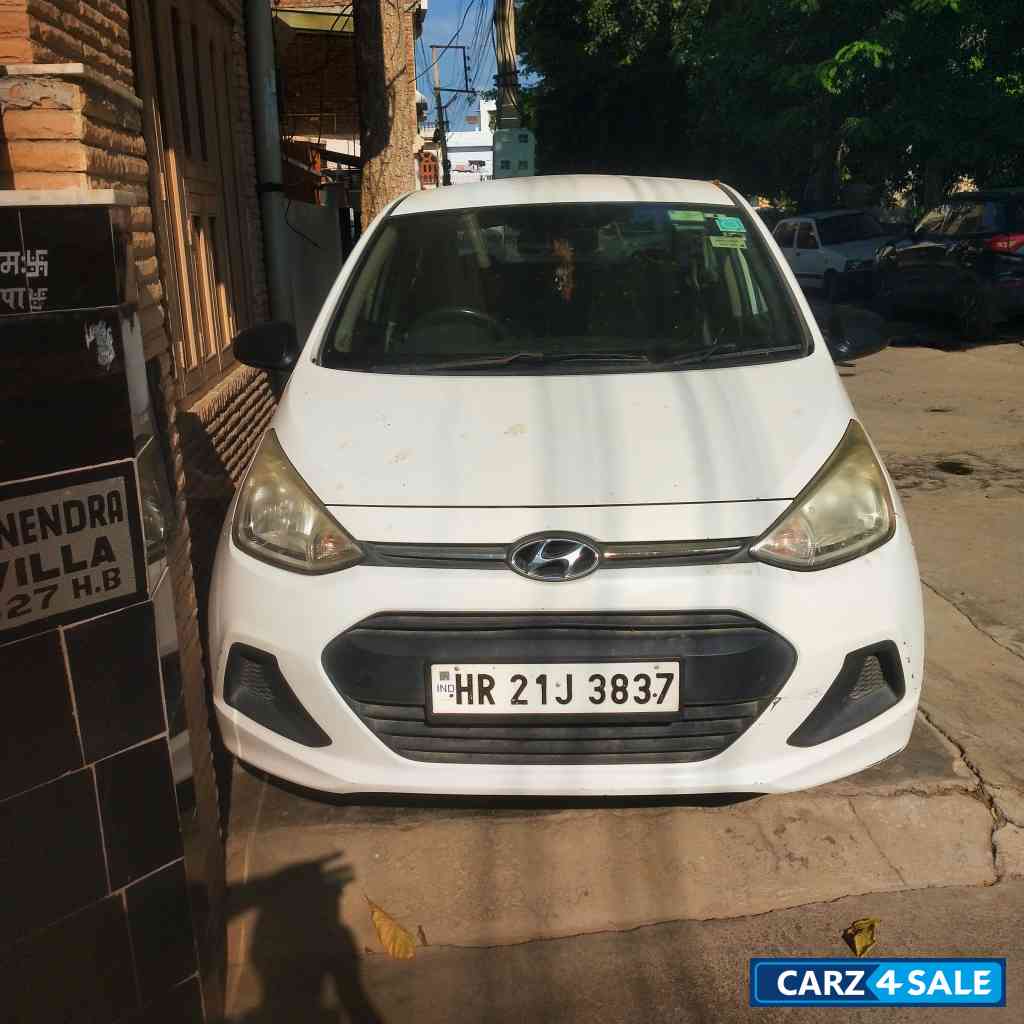 White Hyundai Xcent Crdi Base Disel