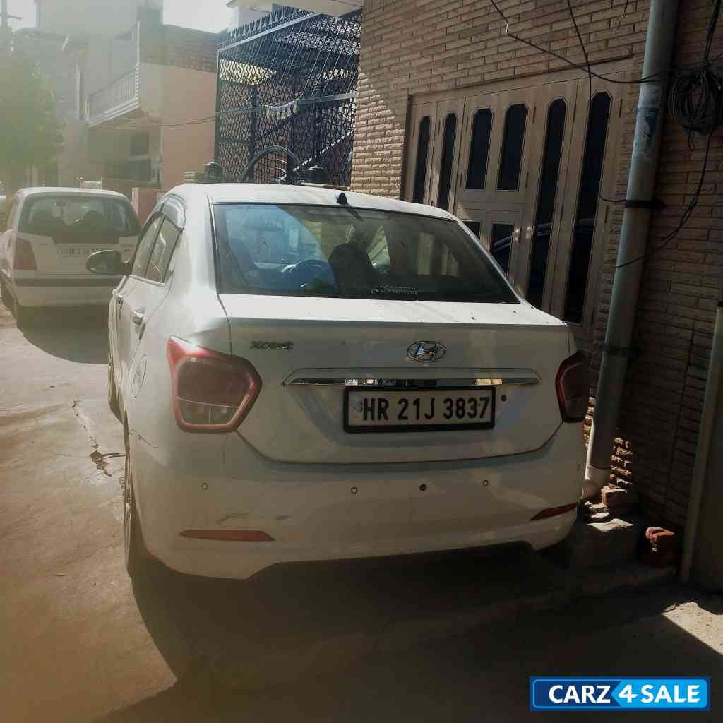 White Hyundai Xcent Crdi Base Disel