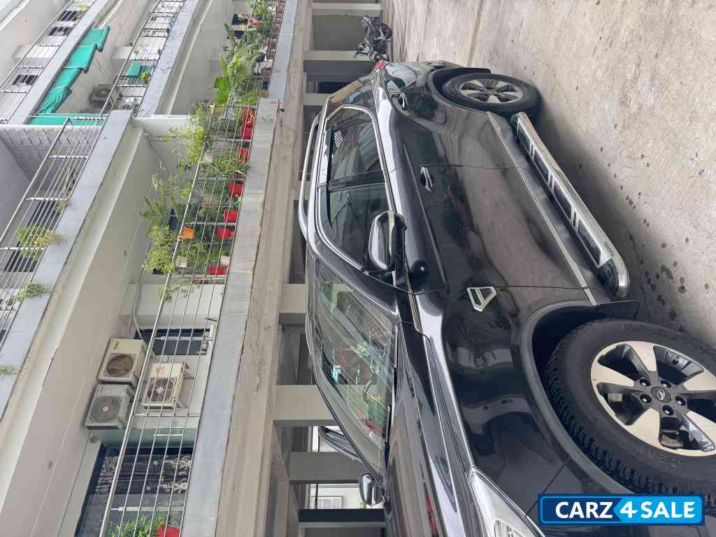 Black Mahindra Alturas 4x4