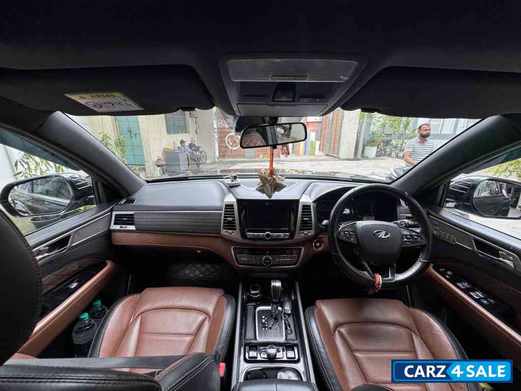 Black Mahindra Alturas 4x4