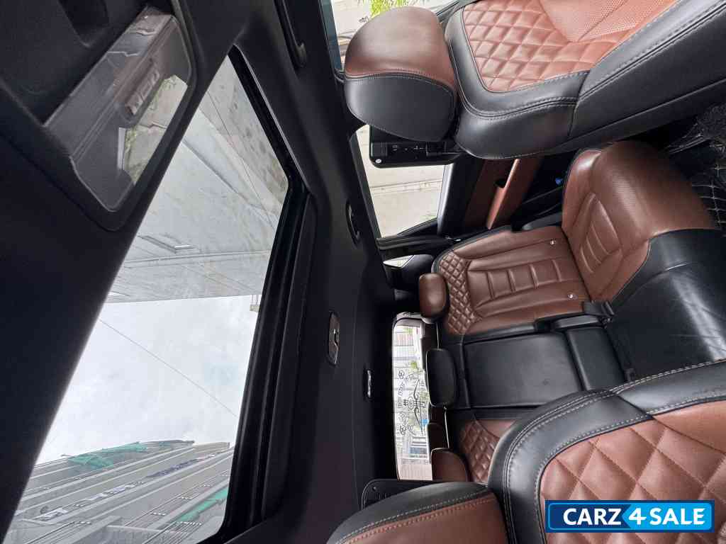 Black Mahindra Alturas 4x4