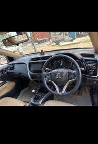 Honda City v Mt