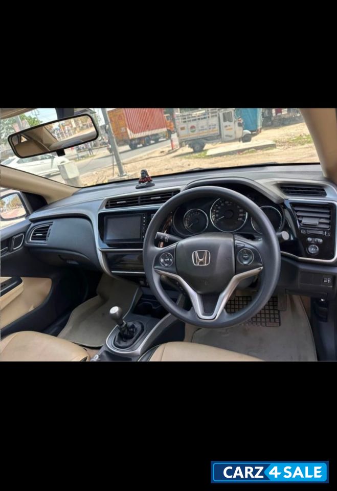 Honda City v Mt